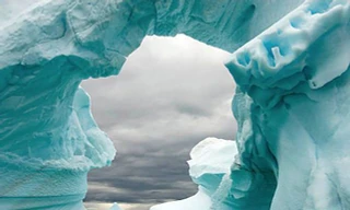 Lổ hổng khổng lồ được phát hiện dưới đáy sông băng Thwaites được cho là rất nghiêm trọng.