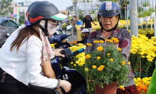 Chợ tết Cà Mau chuẩn bị đón giao thừa