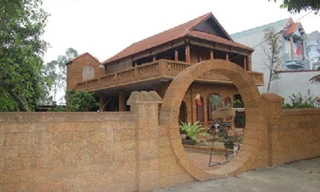 Nhà gỗ 2 tầng tuyệt đẹp 'lai' kiến trúc... nhà sàn