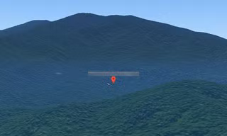 Hình ảnh chiếc máy bay nghi là MH370 rơi trên một sườn núi ở Campuchia. (Ảnh: Google Maps) 