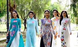 Thí sinh miền Nam xúc động khi lần đầu đến thăm nhà Bác