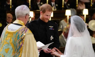 Showbiz 19/5: Nhẫn cưới Hoàng tử Anh trao cho cô dâu có gì đặc biệt?