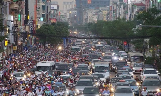 Giao thông kẹt cứng mọi con đường ngày cuối tuần