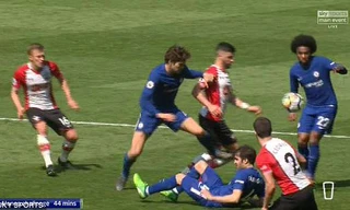 Sao Chelsea bị treo giò 3 trận vì cú đạp tàn bạo