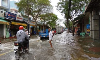 Khu dân cư ở Sài Gòn thành “ốc đảo” sau nhiều ngày mưa