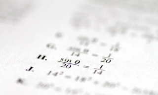 Các phương thức gian lận của Mark Riddell bao gồm trực tiếp thi hộ, giúp thí sinh trong giờ thi, và sửa đáp án sau giờ thi. Ảnh: Reuters.