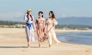 30 thí sinh Hoa hậu Việt Nam đẹp mê mẩn với váy maxi dạo biển