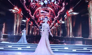 Top 15 HHVN khoe thân hình quyến rũ trong trang phục dạ hội