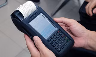 Về việc dùng hóa đơn điện tử để thay thế hóa đơn bằng giấy, phần lớn các doanh nghiệp có mặt tại hội thảo đều đồng ý thay thế để tiết kiệm thời gian, kinh phí. Ảnh minh họa