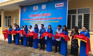 Lễ cắt băng khánh thành.