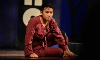 Hình ảnh Minh Tít trong vở diễn "Ông không phải là bố tôi".