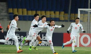 Danh hài Chiến Thắng thường xuyên làm thơ trước và sau mỗi trận đấu của đội tuyển Việt Nam.