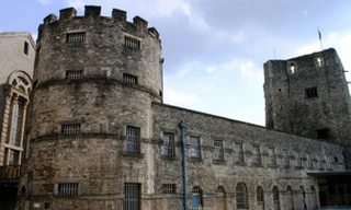 Lạnh người với những lâu đài ma ám đáng sợ nhất thế giới