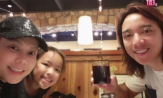 Việt Hương và Hoài Phương kết hôn năm 2007. Cặp đôi sinh con gái đầu lòng năm 2009. 