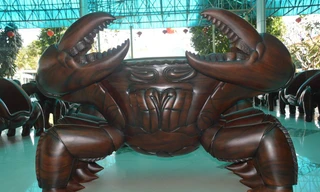 Chiêm ngưỡng bộ salon 'cua' bằng gỗ nguyên khối giá 2 tỷ đồng