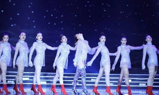 Hồ Ngọc Hà 'đốt cháy' sân khấu HHVN với vũ đạo cực 'nóng'