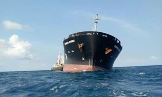 Hình ảnh tàu bị mắc cạn.