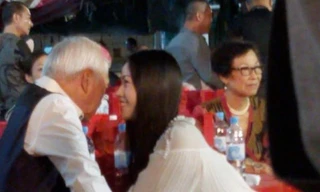 Showbiz 6/11: Sao nam 69 tuổi bị chỉ trích vì hẹn hò gái trẻ