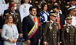 Tổng thống Venezuela Nicolas Maduro (thứ 2, trái) tại Lễ kỷ niệm 81 năm ngày thành lập Lực lượng Phòng vệ quốc gia ở Caracas ngày 4/8. (Ảnh: THX/TTXVN)