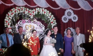 Hình ảnh hiếm hoi trong đám cưới của ca sĩ Lâm Chấn Huy.