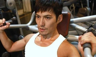 “Triển Chiêu điển trai nhất màn ảnh” nhễ nhại mồ hôi tập cơ bụng 6 múi