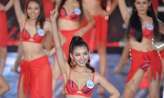 Màn diễn bikini của thí sinh phía Bắc 'đốt cháy' sân khấu Miss World VN