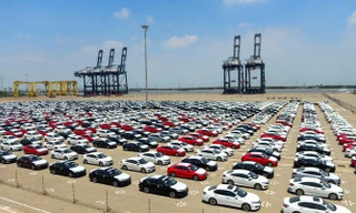 Một lô ôtô nhập từ ASEAN đã cập cảng ở Việt Nam - Ảnh: Zing.