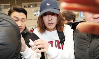 Chiều 12/3, Jung Joon Young bị các phóng viên vây quanh và bị đánh ngay tại sân bay khi trở về Hàn Quốc.