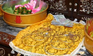 Mâm lễ vật đầy vàng trong đám cưới Lâm Khánh Chi