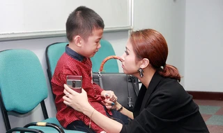 Con trai Vân Hugo cũng mắc sang chấn tâm lý khó chữa