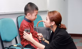 Con trai Vân Hugo cũng mắc sang chấn tâm lý khó chữa