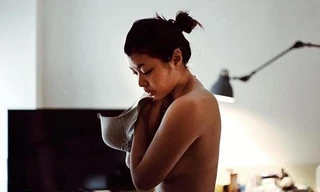 Showbiz 10/5: Tài tử Hong Kong xấu hổ vì con gái tung ảnh khỏa thân lên mạng