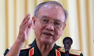 Đại tướng Phạm Văn Trà phát biểu tham luận. Ảnh: Phước Tuấn.