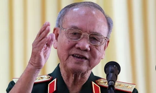 Đại tướng Phạm Văn Trà phát biểu tham luận. Ảnh: Phước Tuấn.