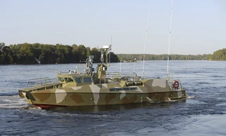 Hé lộ sức mạnh của cano tuần tiễu Raptor Nga