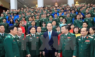 Chủ tịch nước Trần Đại Quang với cán bộ, chiến sỹ, sỹ quan chỉ huy của Bộ Tư lệnh Bộ đội Biên phòng. (Ảnh: Nhan Sáng/TTXVN)