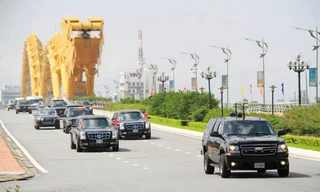 Đoàn xe Tổng thống Trump lăn bánh trên cầu Rồng Đà Nẵng