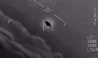 Mỹ công bố video F-18 giáp mặt UFO trên Thái Bình Dương