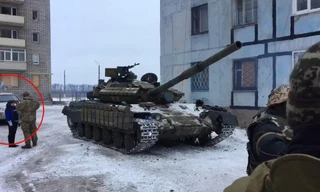 [VIDEO] Xe tăng Ukraine tiến vào Donetsk