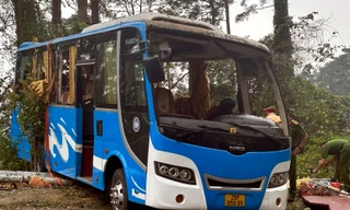 Hiện trường vụ lật xe khách khiến 3 người tử vong ở Tam Đảo