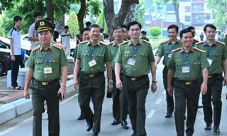 Thứ trưởng Trần Quốc Tỏ thị sát kỳ thi đánh giá của Bộ Công an năm 2025