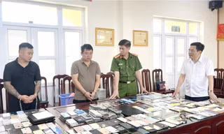 Nhóm hành nghề ‘hai ngón’ trộm hơn 300 điện thoại của du khách tại chùa Tam Chúc 