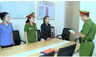 Khởi tố hai đối tượng sản xuất hơn 62.000 gói khô gà, khô bò, heo cháy tỏi giả mạo nhãn hiệu