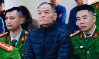 Ông Lê Thanh Vân khai do doanh nghiệp 'dúi phong bì', không đòi hỏi