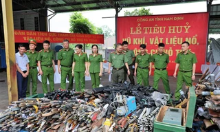 Nam Định: Tiêu hủy nhiều vũ khí, vật liệu nổ, công cụ hỗ trợ
