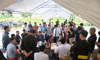 Người dân xếp hàng lấy lại 11 tỷ đồng từ Thanh Bình An Lạc Viên thu vượt quy định 