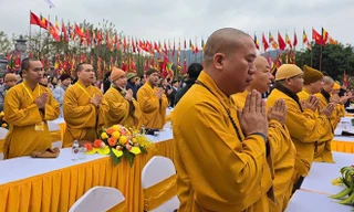 Du khách nườm nượp khai hội xuân Bái Đính 2025