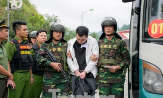 Cơ quan công an gặp nhiều khó khăn trong việc huy động phiên dịch viên vì đối tượng đánh bạc người Trung Quốc lên đến gần 400 người