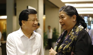 Phó Thủ tướng và Phó Chủ tịch Quốc hội bên hành lang Quốc hội. Ảnh Như Ý