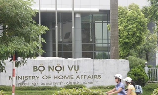 Bộ Nội vụ là một trong 14 cơ quan trung ương thực hiện thí điểm đổi mới cách tuyển chọn lãnh đạo, quản lý cấp vụ, cấp sở, cấp phòng. 